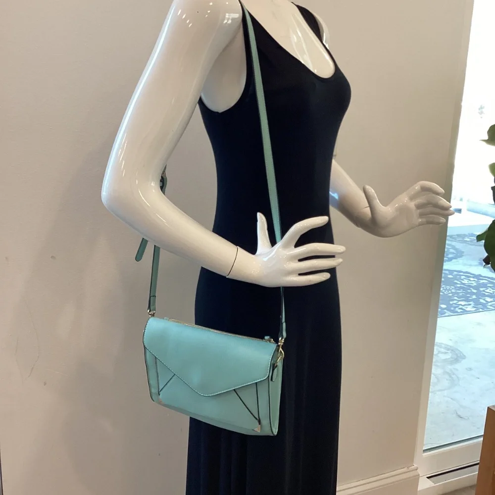 Apartment 9 APT.9 Turquoise aqua blue crossbody purse Beautiful 😍